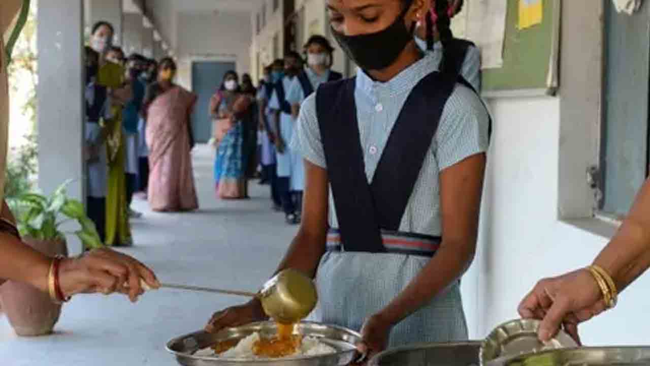 టెన్త్‌ విద్యార్థులకు మధ్యాహ్న భోజనం