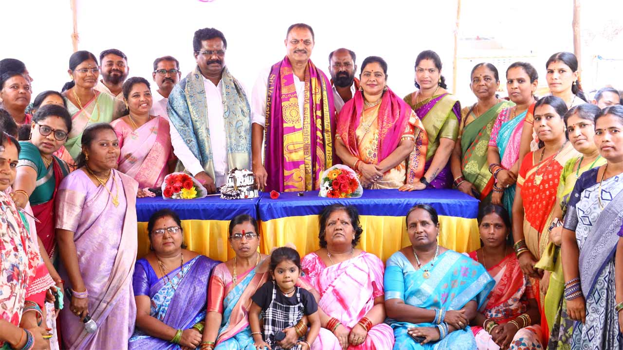 మహిళలు అన్ని రంగాల్లో రాణించాలి: ఎమ్మెల్యే లక్ష్మారెడ్డి