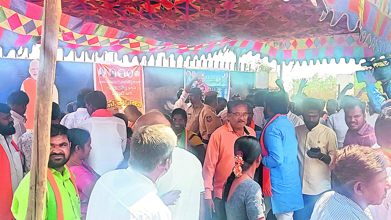 ఎన్నికల కోడ్‌ను కాదని..