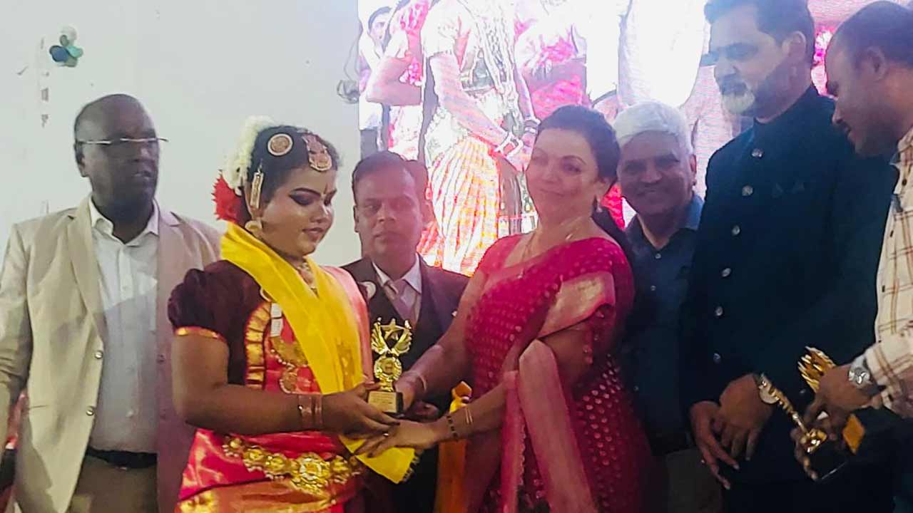 కూచిపూడి నృత్య పోటీల్లో సత్తా చాటిన ఘట్‌కేసర్‌ యువతి