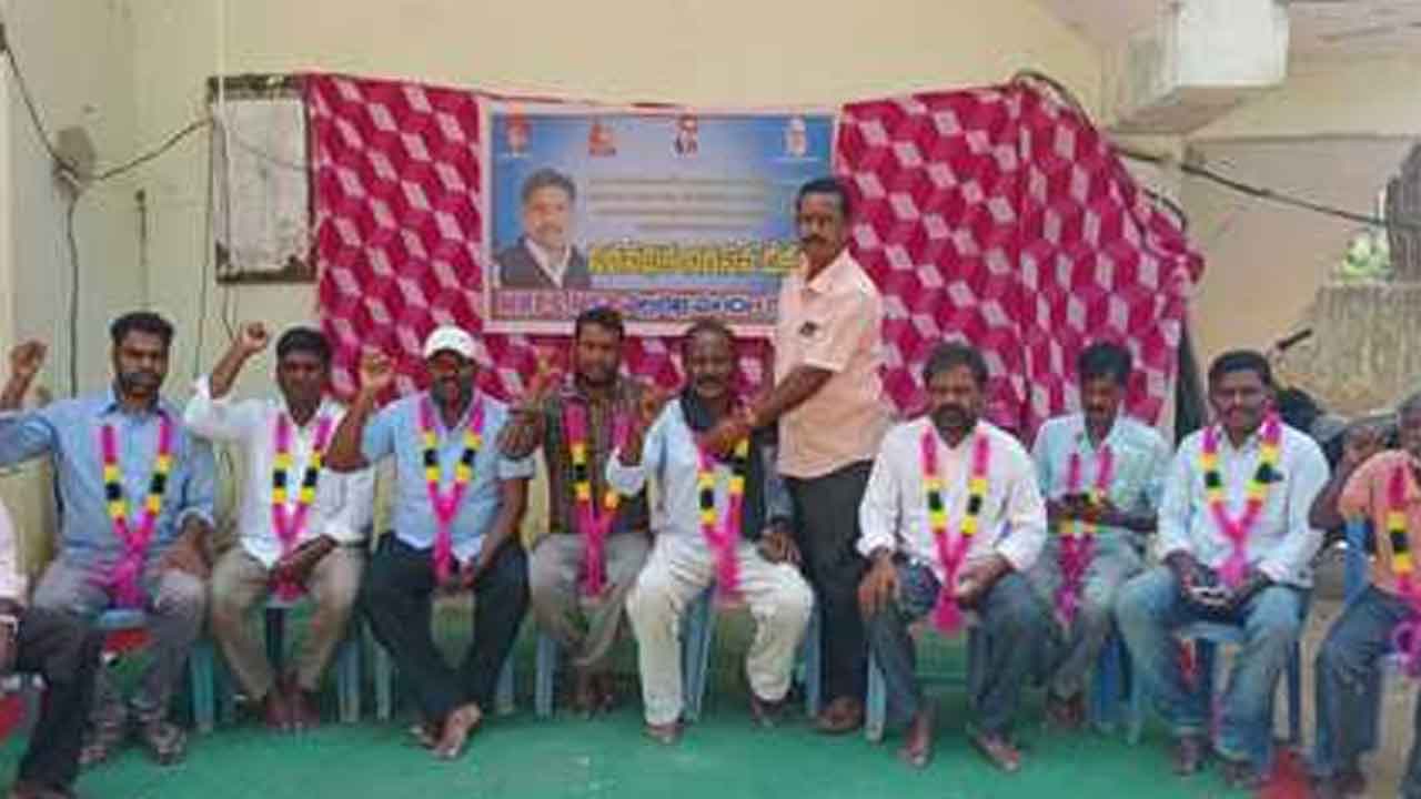 MRPS protest | తహసిల్దార్ కార్యాలయం ఎదుట ఎమ్మార్పీఎస్ దీక్ష