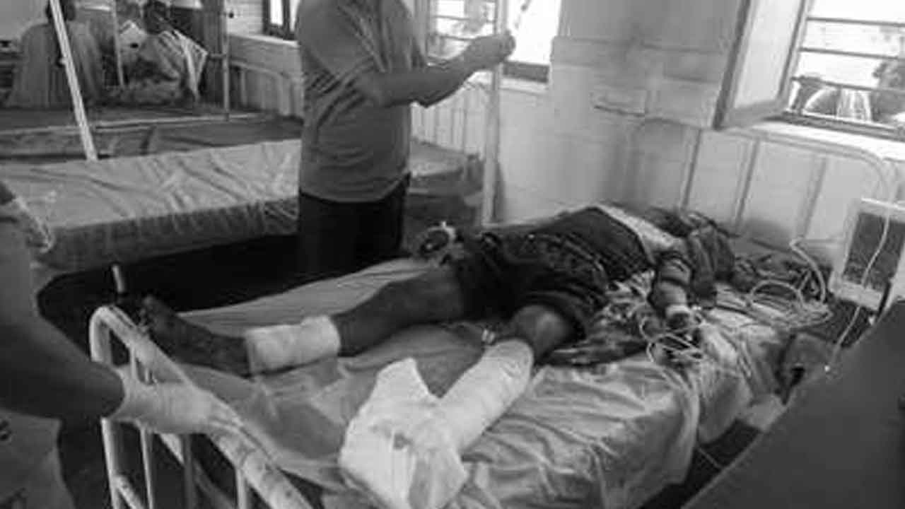 Mulugu | మందు పాతర పేలి యువకుడికి గాయాలు