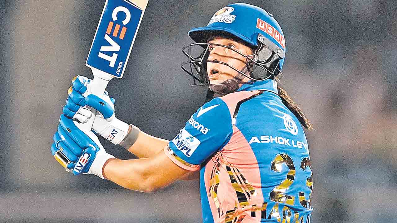 WPL | ఉత్కంఠ పోరులో గుజరాత్‌ జెయింట్స్‌పై ముంబై విజయం