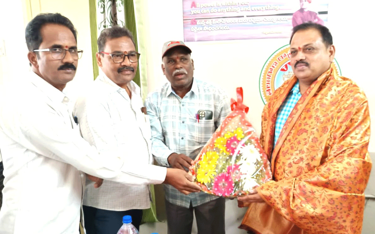 Yadagirigutta : యాదగిరిగుట్ట ఆర్టీసీ డిపో మేనేజర్‌గా మురళీకృష్ణ బాధ్య‌త‌లు