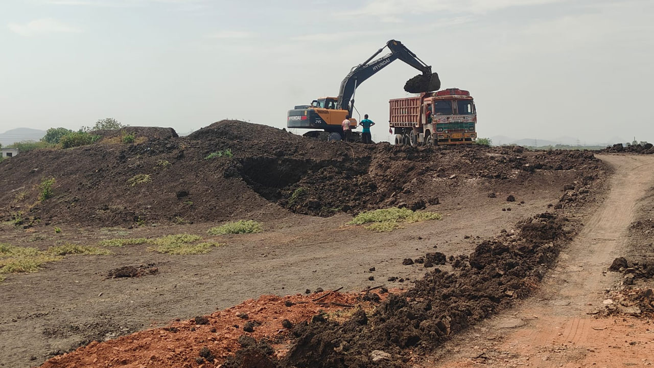 Peddapalli | ముర్మూరు ‘మట్టికి నడక..’ భారీగా తోడారని ఇరిగేషన్‌ శాఖ సీజ్‌..