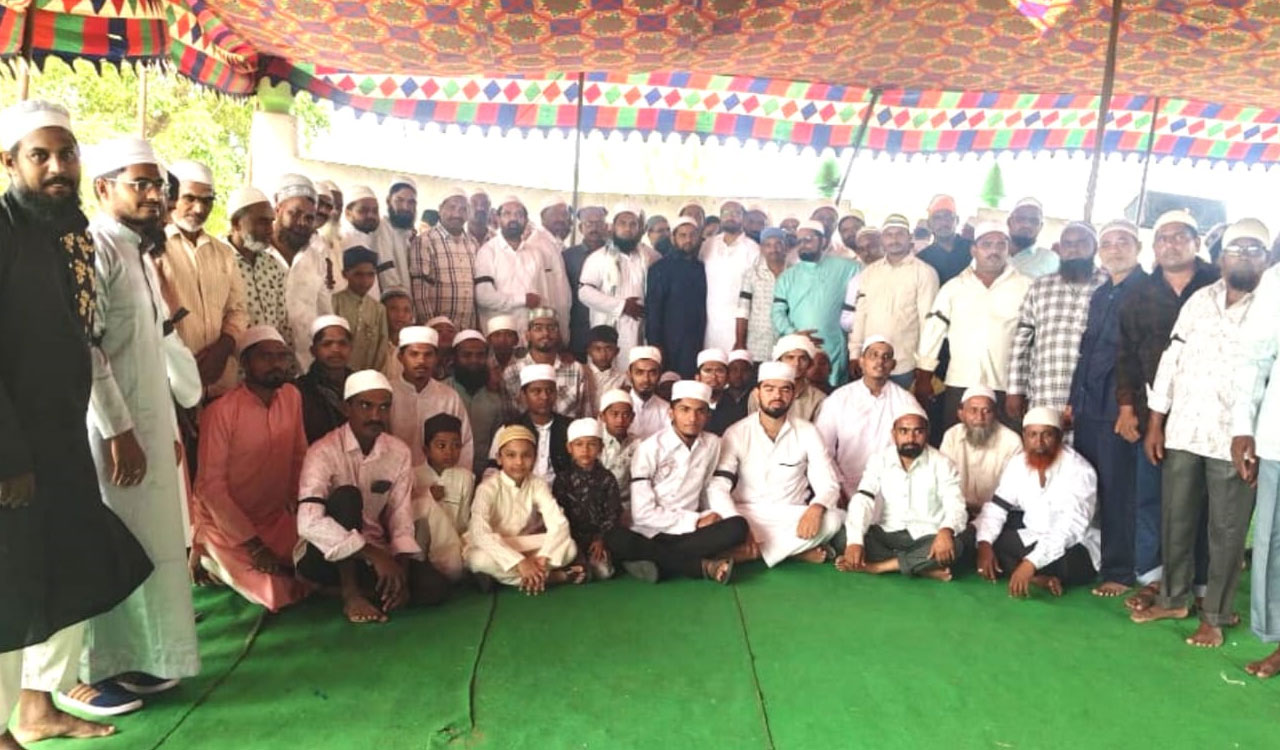 Kothagudem | వక్ఫ్‌ బిల్లుకు నిరసనగా.. నల్ల బ్యాడ్జీలతో ముస్లింల రంజాన్ ప్రార్థనలు