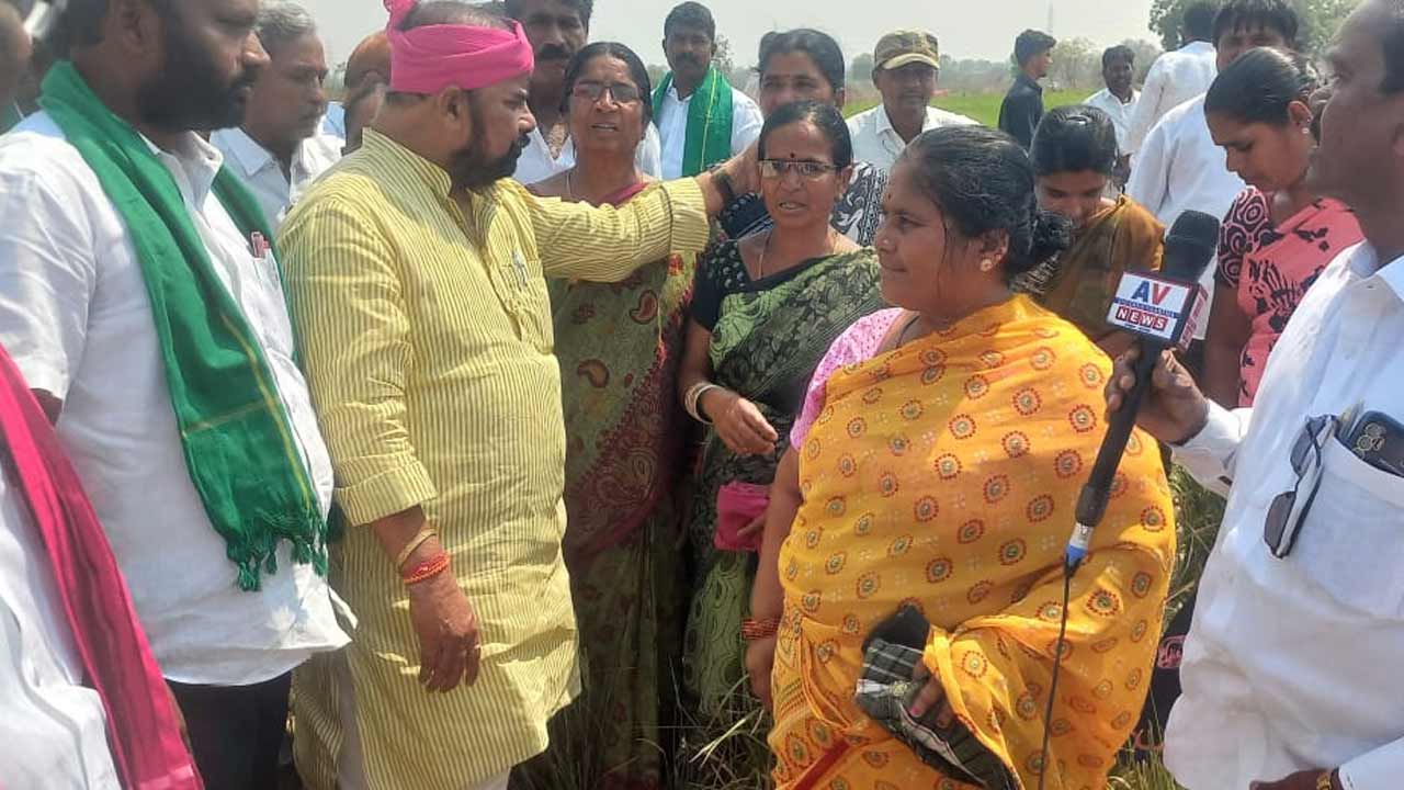 నీళ్లివ్వకుండా రైతుల ఉసురు తీస్తున్నరు