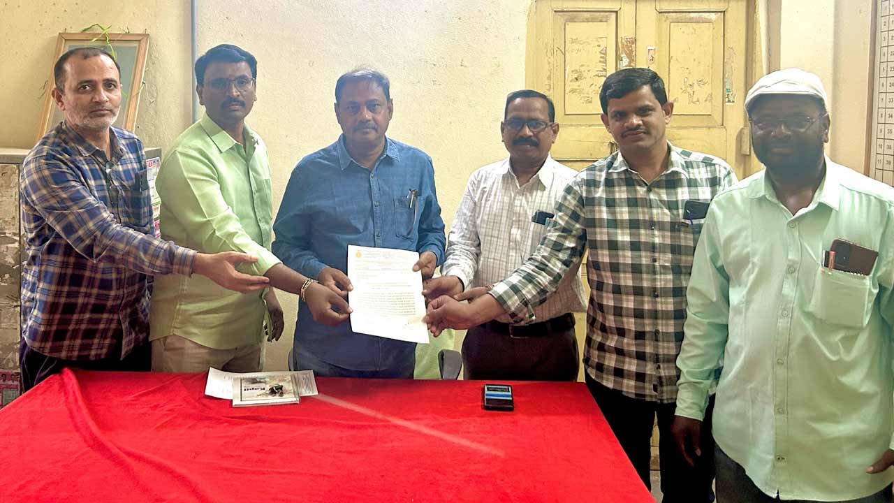 గతేడాది ఎస్సెస్సీ స్పాట్ వాల్యుయేషన్ రెమ్యునరేషన్ చెల్లించండి.. డీఈవోకు టీఆర్టీఎఫ్ వినతి