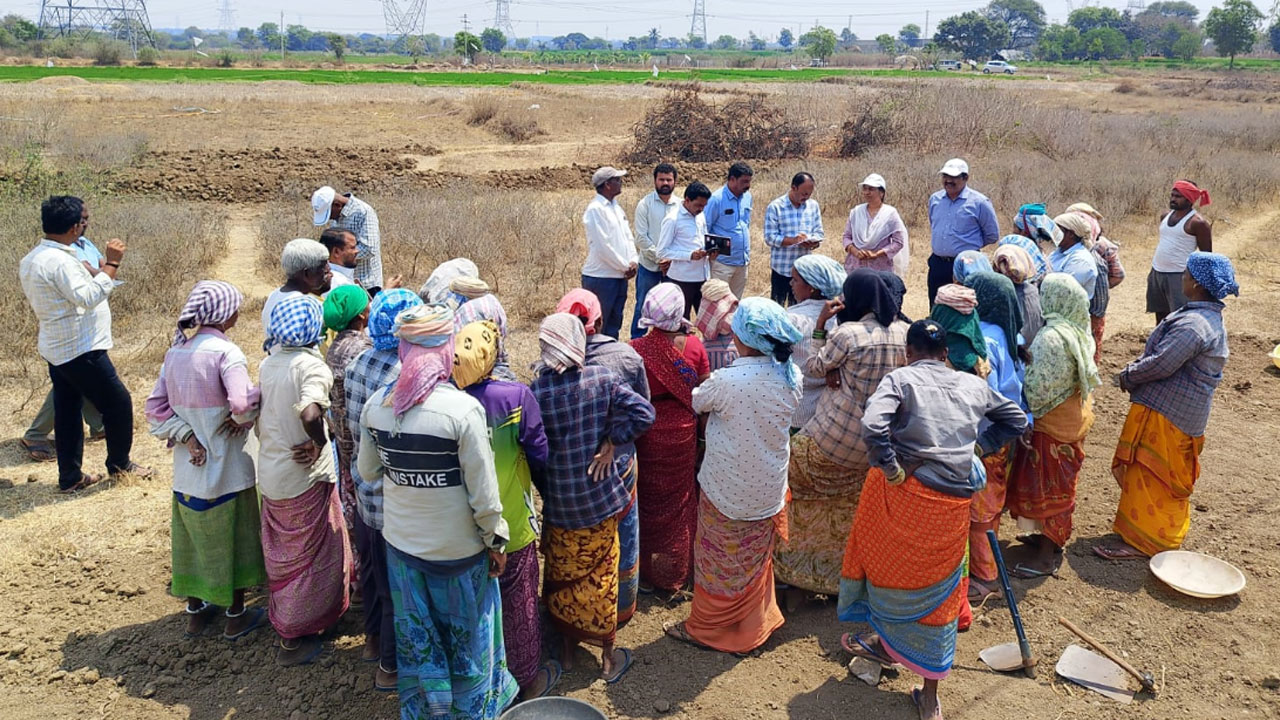 Kandukuru | ఉపాధి కూలీలకు కనీస వసతులు కరువు..