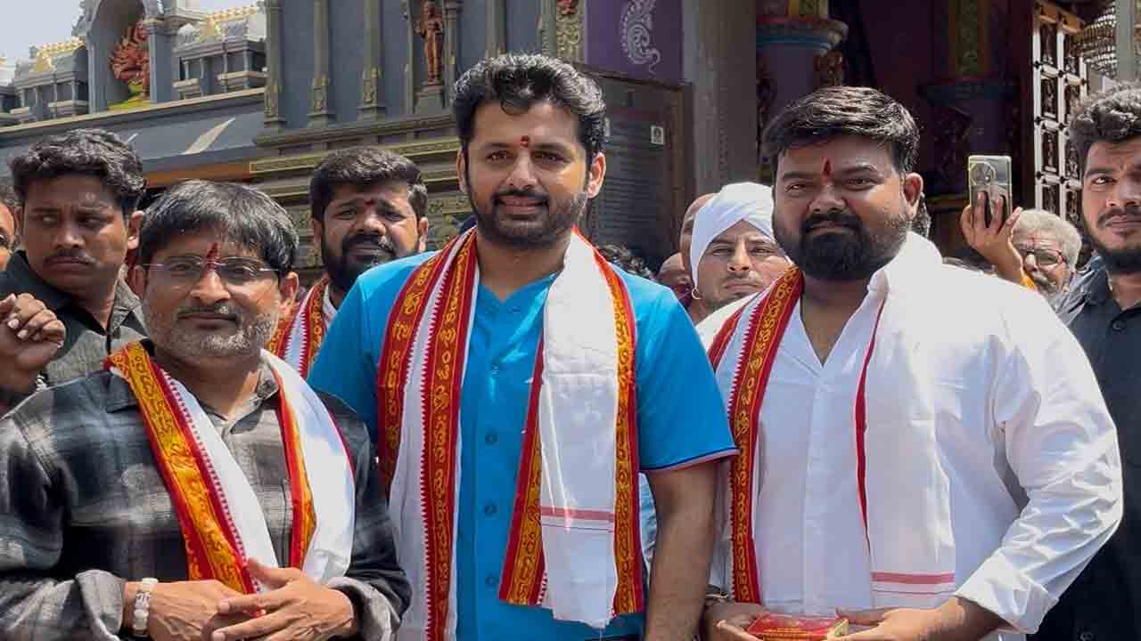 Robinhood | విజ‌యవాడ దుర్గ‌మ్మ‌ను ద‌ర్శించుకున్న ‘రాబిన్‌హుడ్’ మూవీ టీం