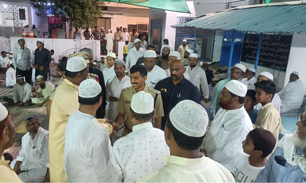 రంజాన్‌ సందర్భంగా పోలీస్‌ పెట్రోలింగ్‌..  అర్ధరాత్రి నిజామాబాద్ జిల్లా కేంద్రంలో ఎస్పీ సాయి చైతన్య పర్యటన