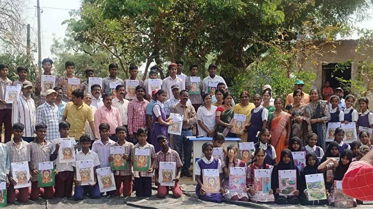 Exam pads | పదో తరగతి విద్యార్థులకు పరీక్ష ప్యాడ్ల పంపిణీ