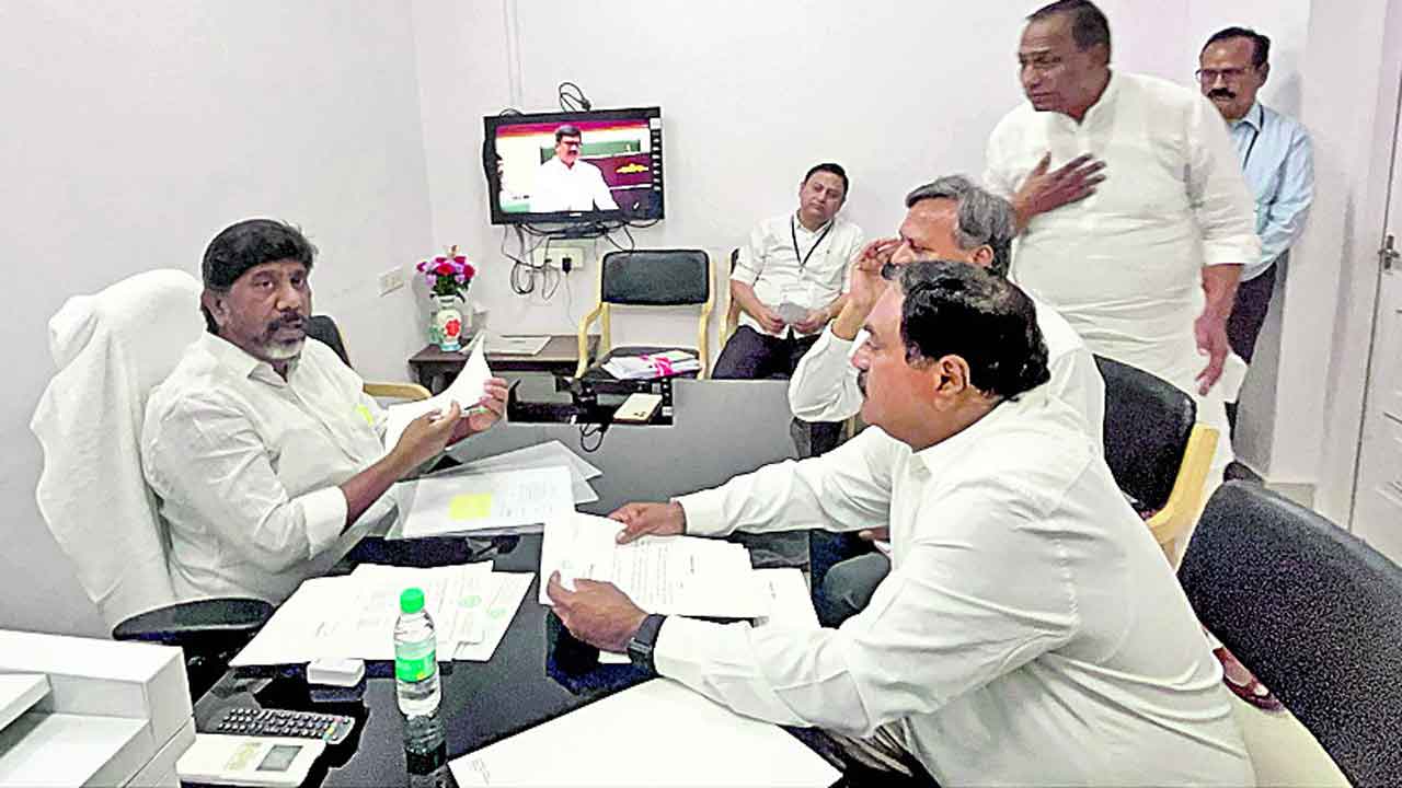 దేవాదుల నీళ్లు విడుదల చేయాలి