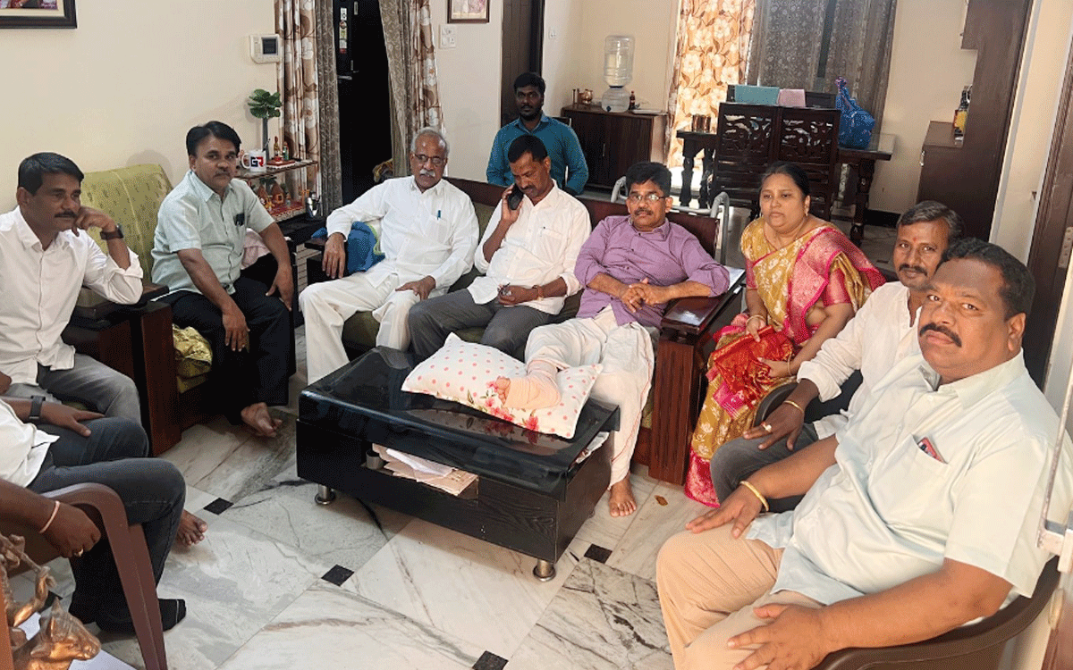 Palle Ravi : పల్లె రవికి పల్లా వెంక‌ట్‌రెడ్డి, నెలికంటి సత్యం ప‌రామ‌ర్శ‌