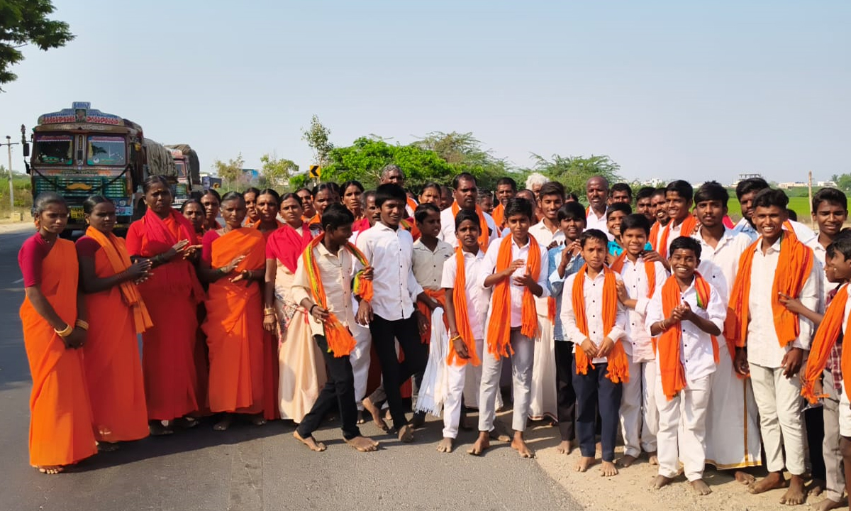 పల్లె గడ్డ నుండి మన్యంకొండకు భక్తుల పాదయాత్ర