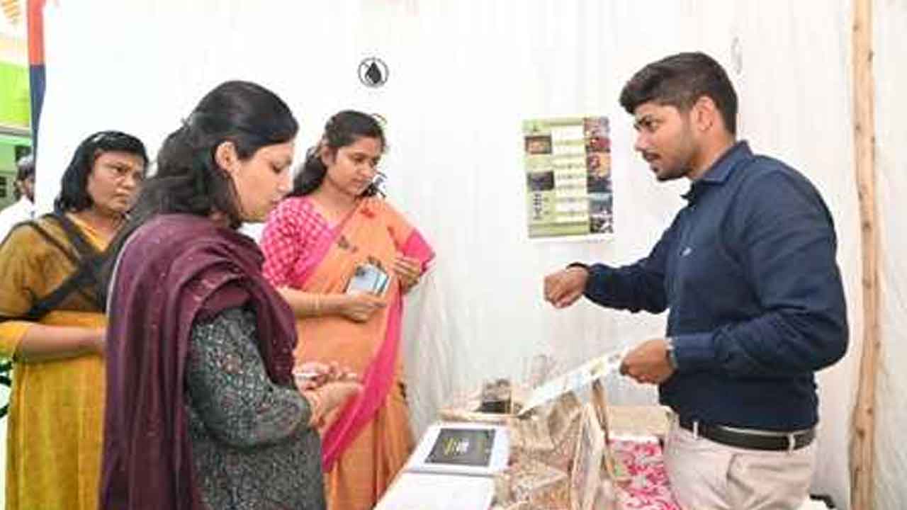 Pramela Satpathi | చెత్తను ఇంటి వద్ద రీసైక్లింగ్ చేసుకోవాలి : కలెక్టర్ ప్రమేల సత్పతి