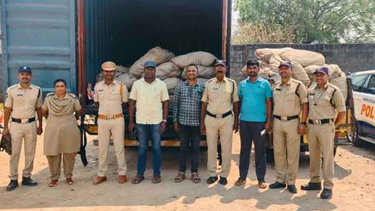 Pan masala | అక్రమంగా తరలిస్తున్న పాన్ మసాలాల ప్యాకెట్లు పట్టివేత