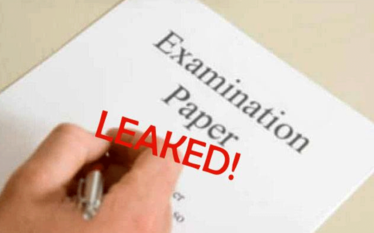 10th class exams : పదో తరగతి ప్రశ్నపత్రం లిక్ కేసులో ఇద్దరు అధికారులకు షోకాజ్