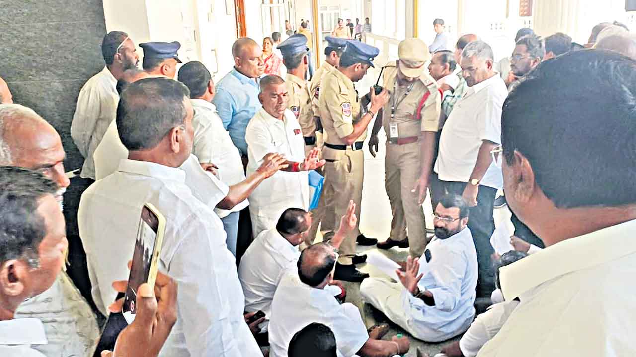 Pending Bills | పెండింగ్‌ బిల్లులు ఎప్పుడు చెల్లిస్తరు?.. పైరవీలు, పర్సంటేజీలు లేకుండా చెల్లించాలని ఉద్యోగ సంఘాల డిమాండ్‌