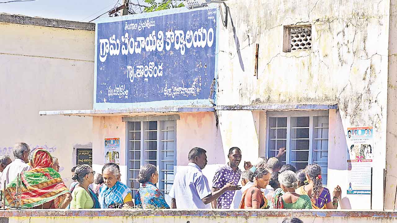Aasara Pension | పింఛన్ బాంచెన్.. మార్చి ముగుస్తున్నా అందని సొమ్ము!