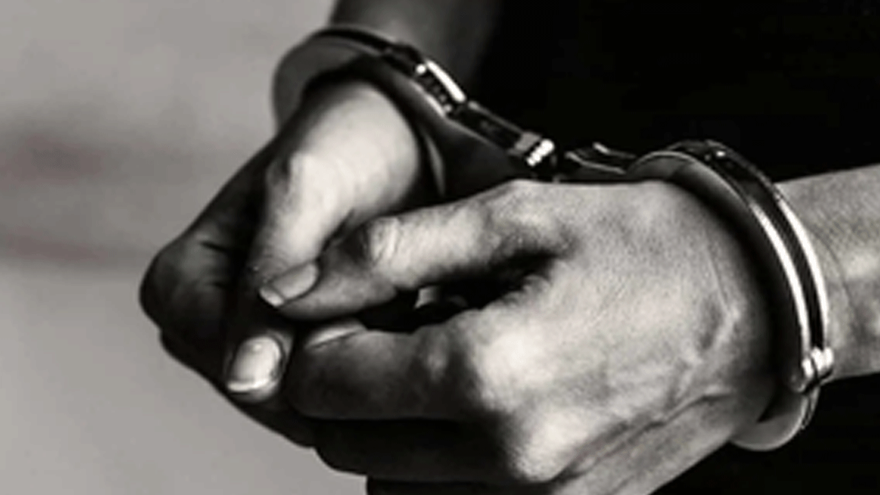 అగ్గువకే బంగారం అంటూ బురిడీ..!