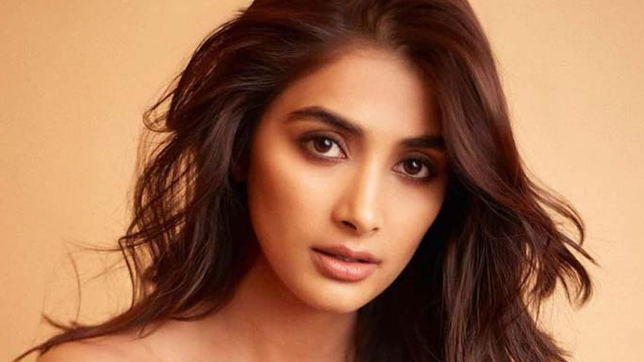 HEROINES| పాపం.. సినిమా అవ‌కాశాలే లేవు.. ఇక ఐటెం సాంగ్‌కి సై అంటున్న ముద్దుగుమ్మ‌లు