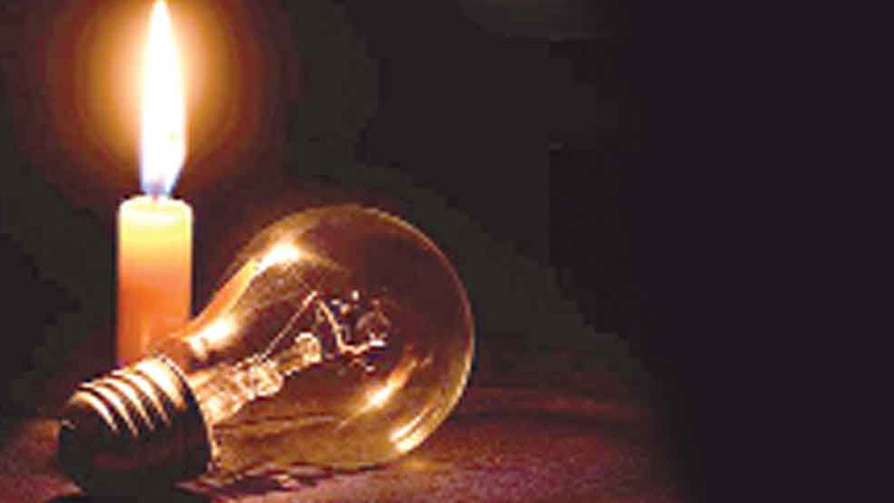 Power Cuts | చినుకు పడితే అంతా చీకటే.. రోజుకు 10 నుంచి 15 సార్లు కరెంటు కోతలు