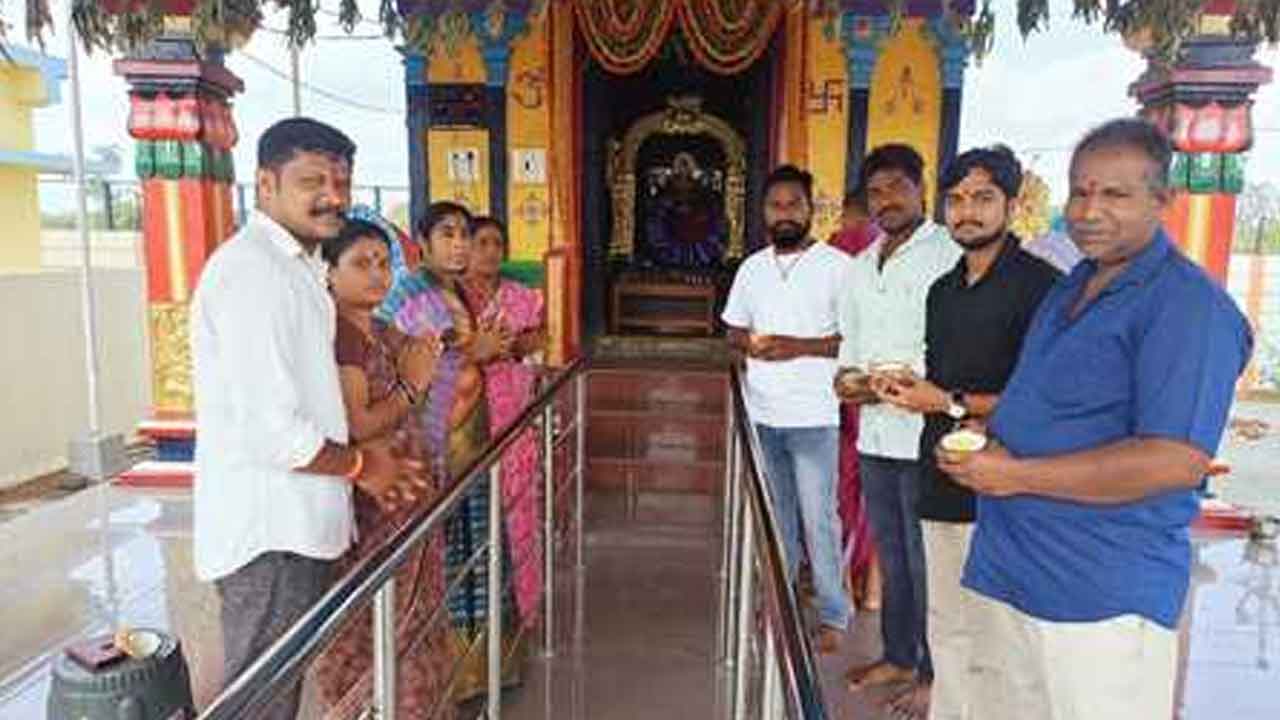 Maha Padayatra | మహా పాదయాత్ర అడ్డంకులు లేకుండా సాగాలని ఆలయంలో పూజలు