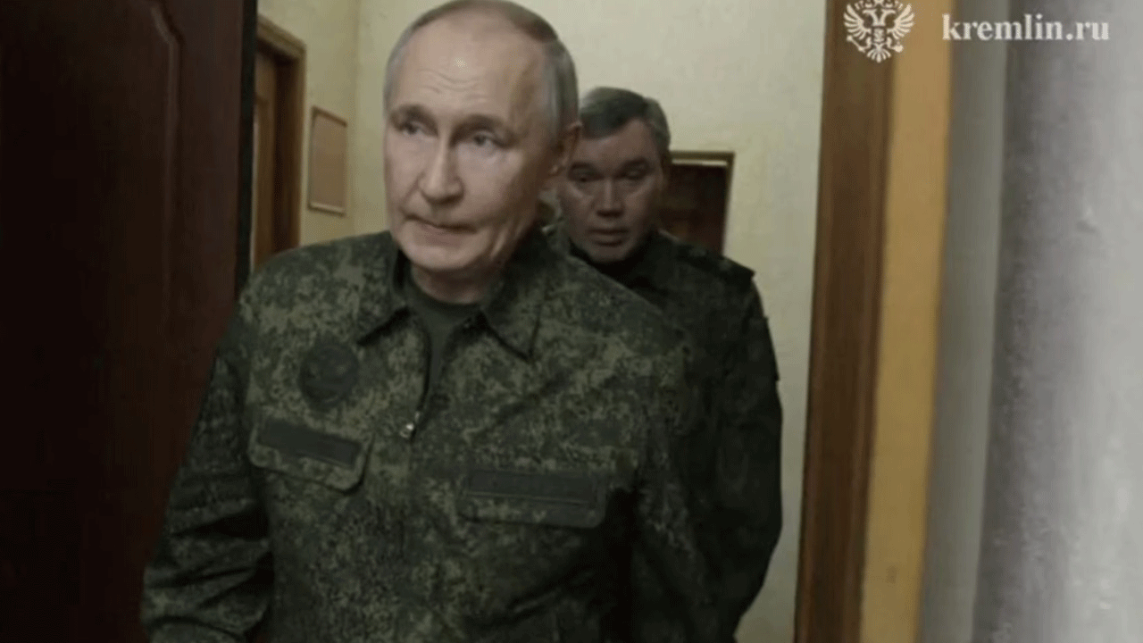 Putin: మిలిట‌రీ దుస్తుల్లో అధ్య‌క్షుడు పుతిన్‌.. కుర్స్క్ ప్రాంతాన్ని చేజిక్కించుకున్న ర‌ష్యా