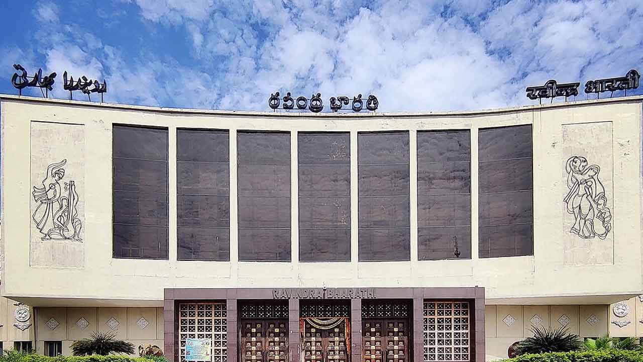 పురస్కారాల ప్రదానం