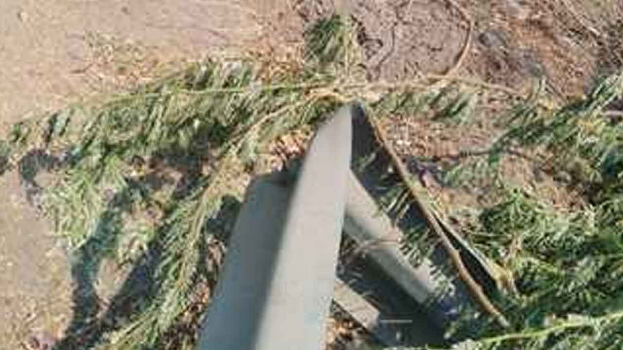 Railing destroyed | రహదారి రెయిలింగ్ ధ్వంసం.. ఫిర్యాదు చేసినా పట్టించుకోని అధికారులు