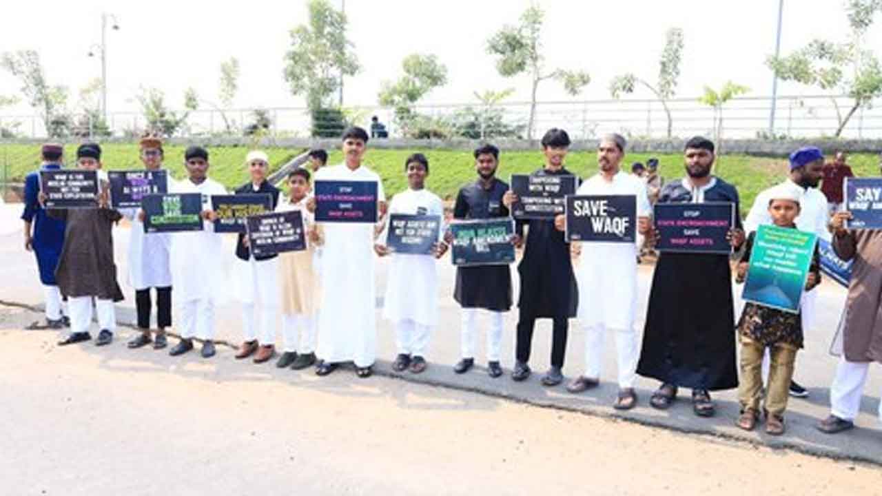 Waqfboard | రంజాన్ వేడుకల్లో కేంద్ర ప్రభుత్వానికి వ్యతిరేకంగా నిరసన