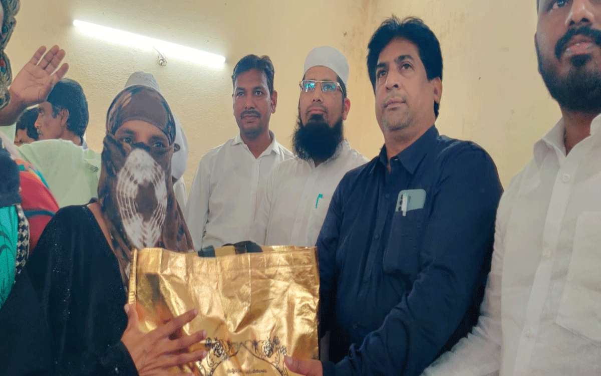 Ramadan Thofa : రాయ‌ప‌ట్నంలో ముస్లింల‌కు రంజాన్ తోఫా పంపిణీ