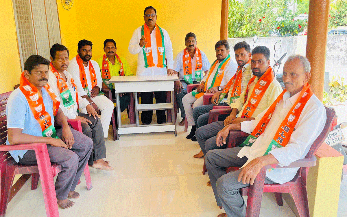BJP Kisan Morcha : రైతాంగాన్ని మోసం చేసిన కాంగ్రెస్ : చిలుకూరి రమేశ్‌