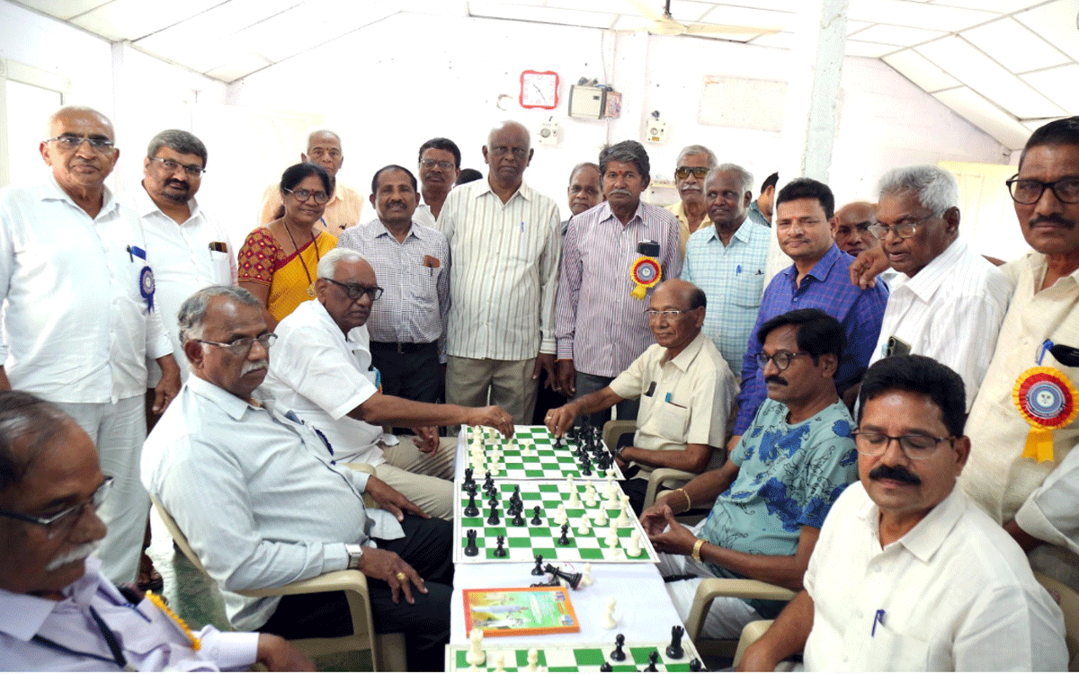 Retired Employees Sports : ఆరుపదులు దాటినా తగ్గేదేలే.. ఉత్సాహభ‌రితంగా విశ్రాంత ఉద్యోగుల క్రీడా పోటీలు