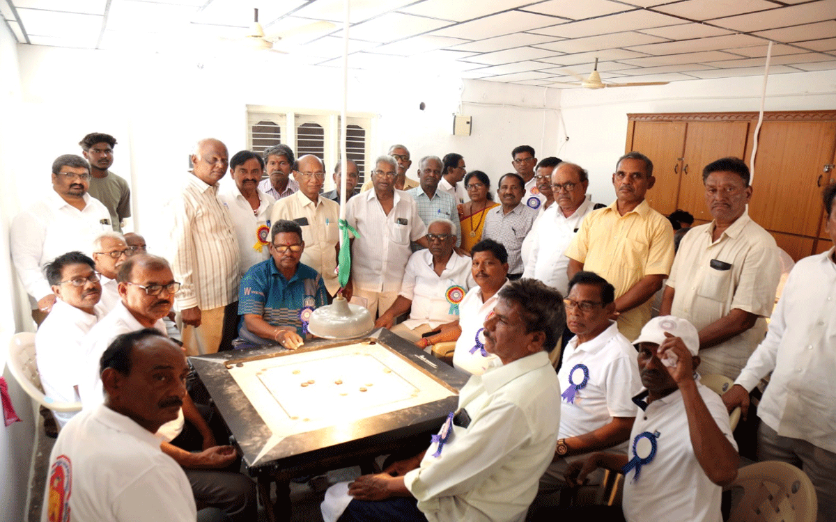 Retired Employees Sports : ఆరుపదులు దాటినా తగ్గేదేలే.. ఉత్సాహభ‌రితంగా విశ్రాంత ఉద్యోగుల క్రీడా పోటీలు