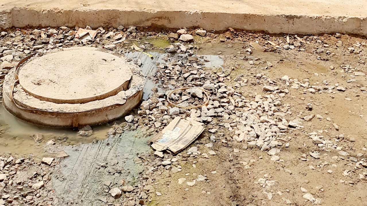 Ramanthapur | రోడ్డు తవ్వి వదిలేసిన అధికారులు.. నెలరోజులుగా కాలనీవాసుల ఇబ్బందులు