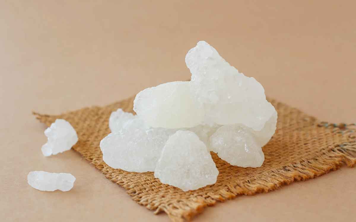 Rock Candy Sugar | ప‌టిక బెల్లం తిన‌డం వ‌ల్ల ఇన్ని లాభాలు ఉన్నాయా..? ఎన్నో వ్యాధుల‌ను న‌యం చేసుకోవ‌చ్చు..