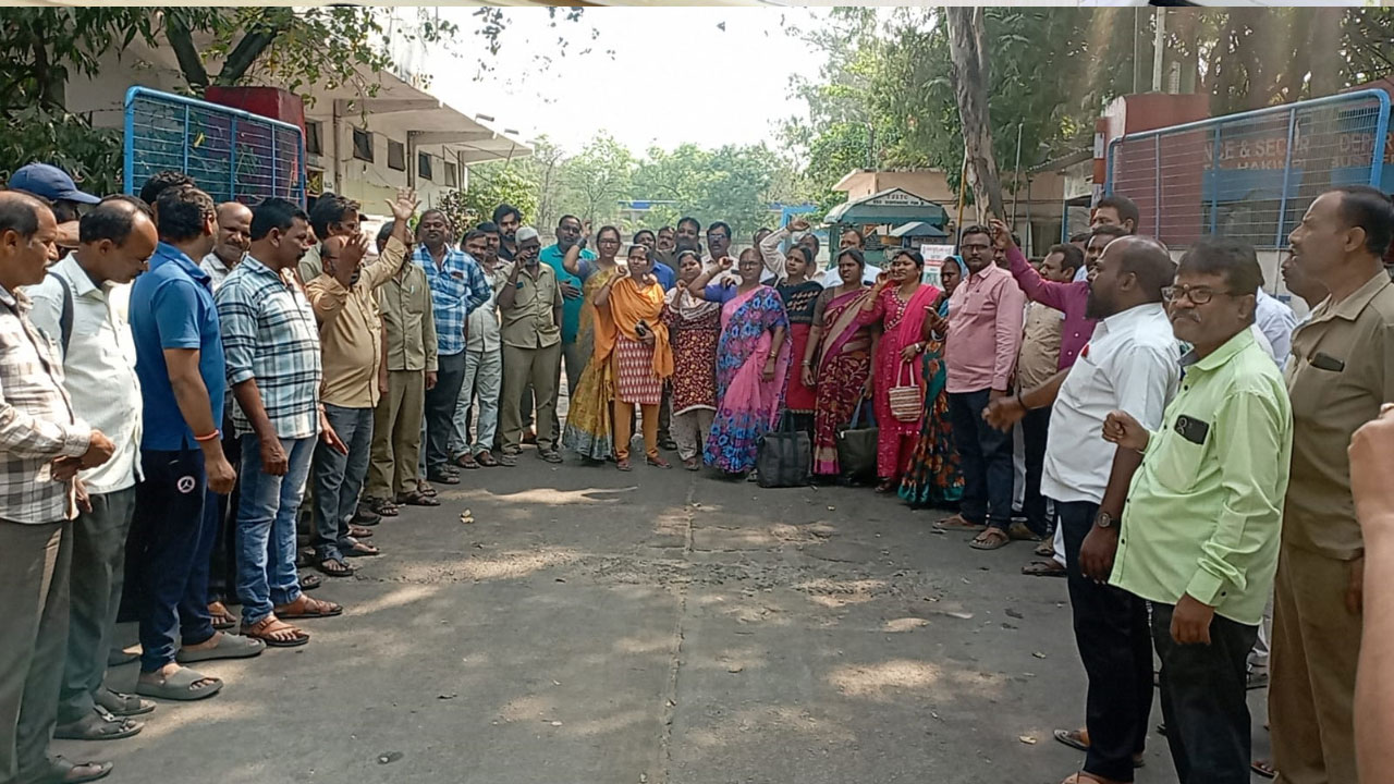 RTC Employees | ఆర్టీసీ ఉద్యోగులను ప్రభుత్వంలో విలీనం చేయాలి..