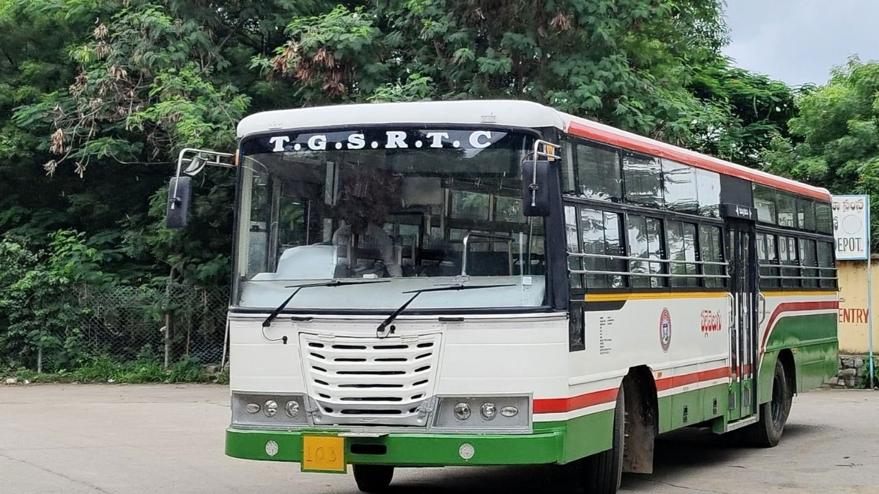 Munugode | కల్వకుంట్లకు బస్సులు నడపండి..: డీవైఎఫ్ఐ