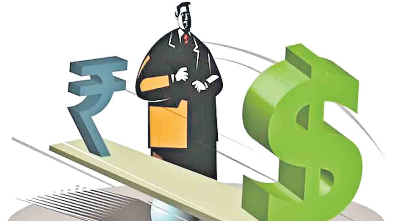 రూపాయి పయనమెటు.. సుంకాల మోతతో కరెన్సీకి మరిన్ని చిల్లులు పడే అవకాశం