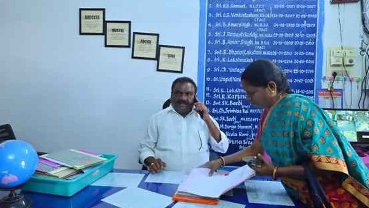 MLA Samelu | సమయపాలన పాటించని సిబ్బందిపై చర్యలు తీసుకోవాలి : ఎమ్మెల్యే సామేలు