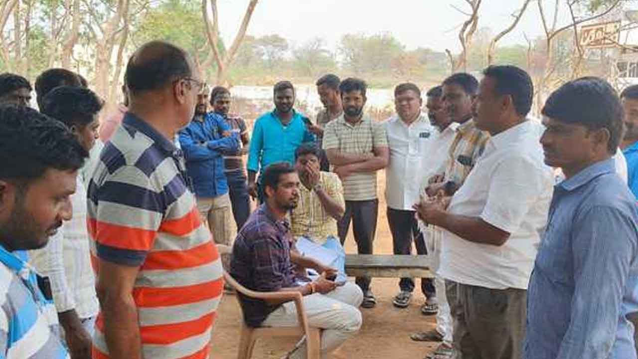 Sand auction | నర్సింహులపేటలో ఇసుక వేలానికి పెరిగిన గిరాకీ