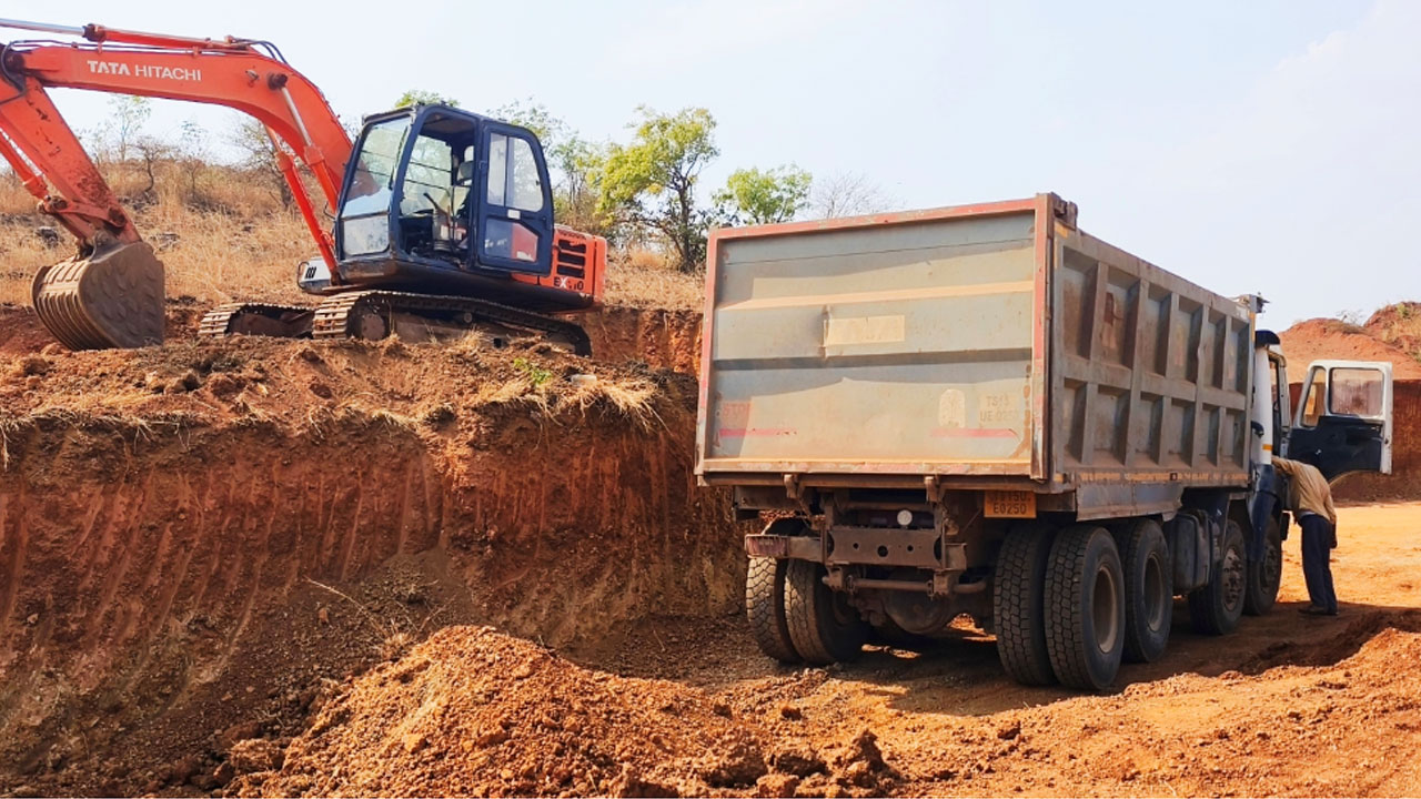 Sangareddy | హ‌లో స‌ర్.. హ‌లో మేడం.. మేం మంత్రి తాలుకా.. మాకెవ్వరు అడ్డు..