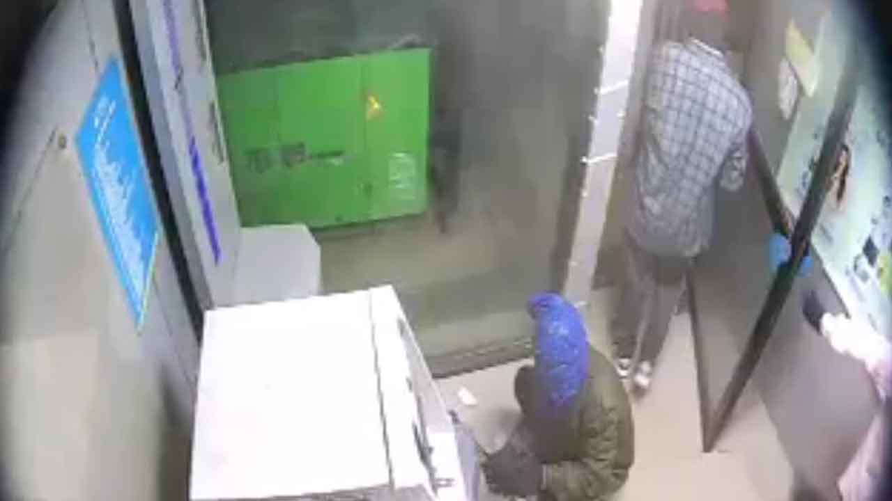 ATM Robbery | రావిర్యాల ఎస్‌బీఐ ఏటీఎం చోరీ పాత నేరస్థుల పనే?.. కొనసాగుతున్న దర్యాప్తు
