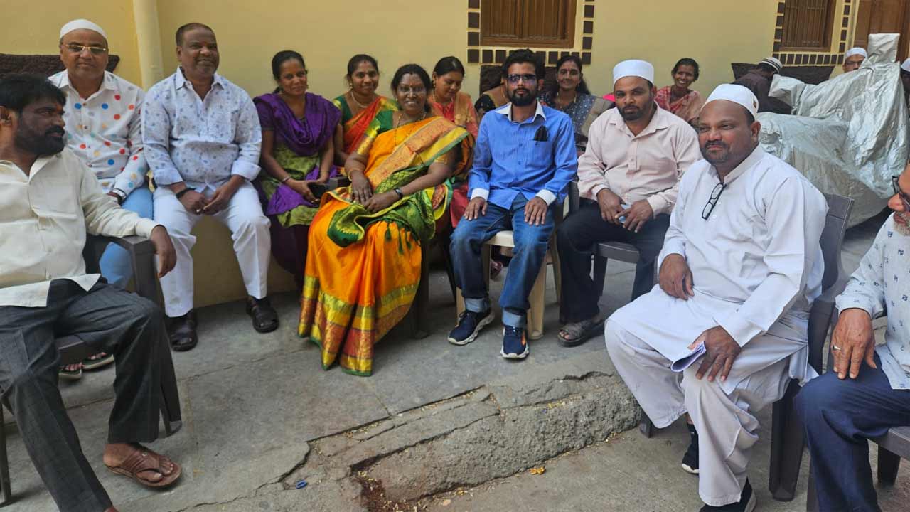 రంజాన్‌వేళ ముస్లిం బస్తీల్లో  డ్రైనేజీ సమస్యలు.. కాంగ్రెస్‌ సర్కార్‌పై బీఆర్‌ఎస్‌ నేత శేషుకుమారి ఆగ్రహం