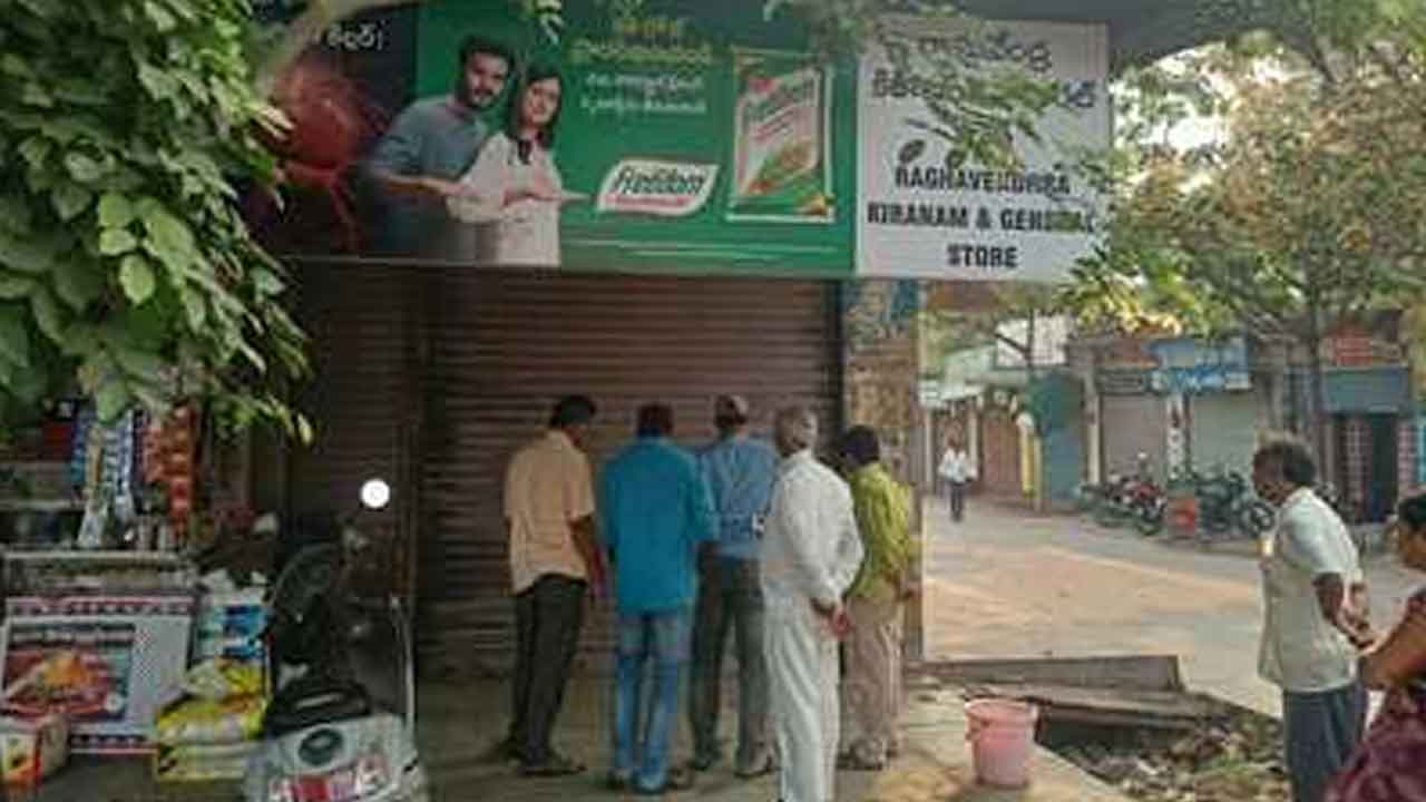 Grocery shop | కిరాణా షాపులో చోరీ.. నగదు ఎత్తుకెళ్లిన దుండగులు