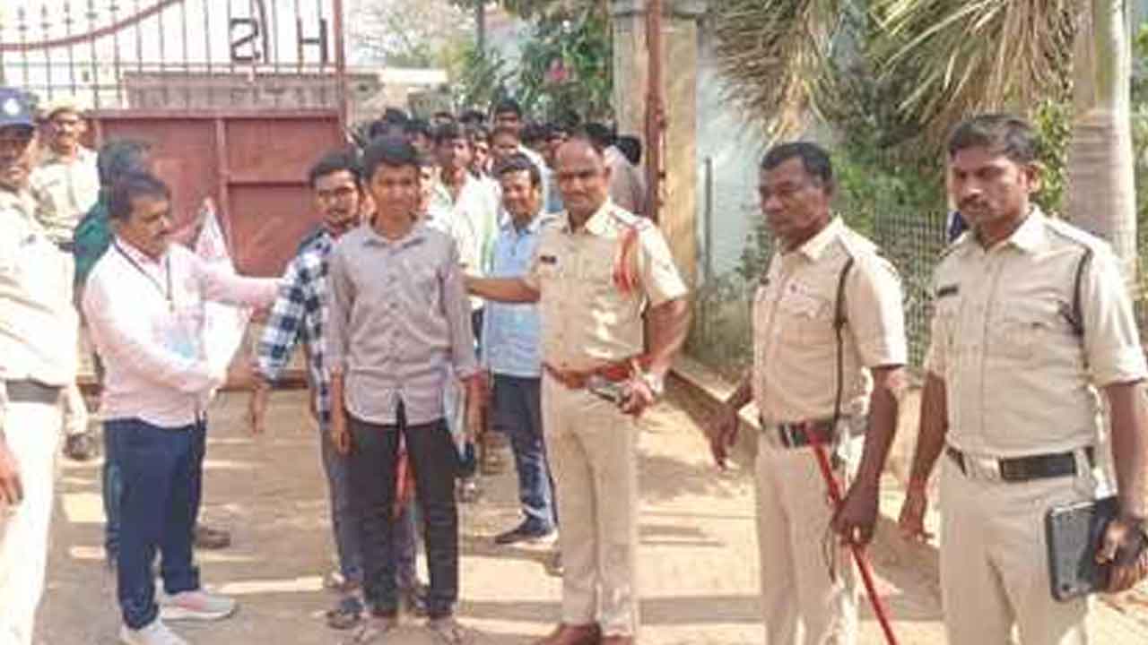 Tenth class  exams | పదో తరగతి పరీక్షల్లో మాల్‌ ప్రాక్టీస్‌కు పాల్పడకుండా చర్యలు