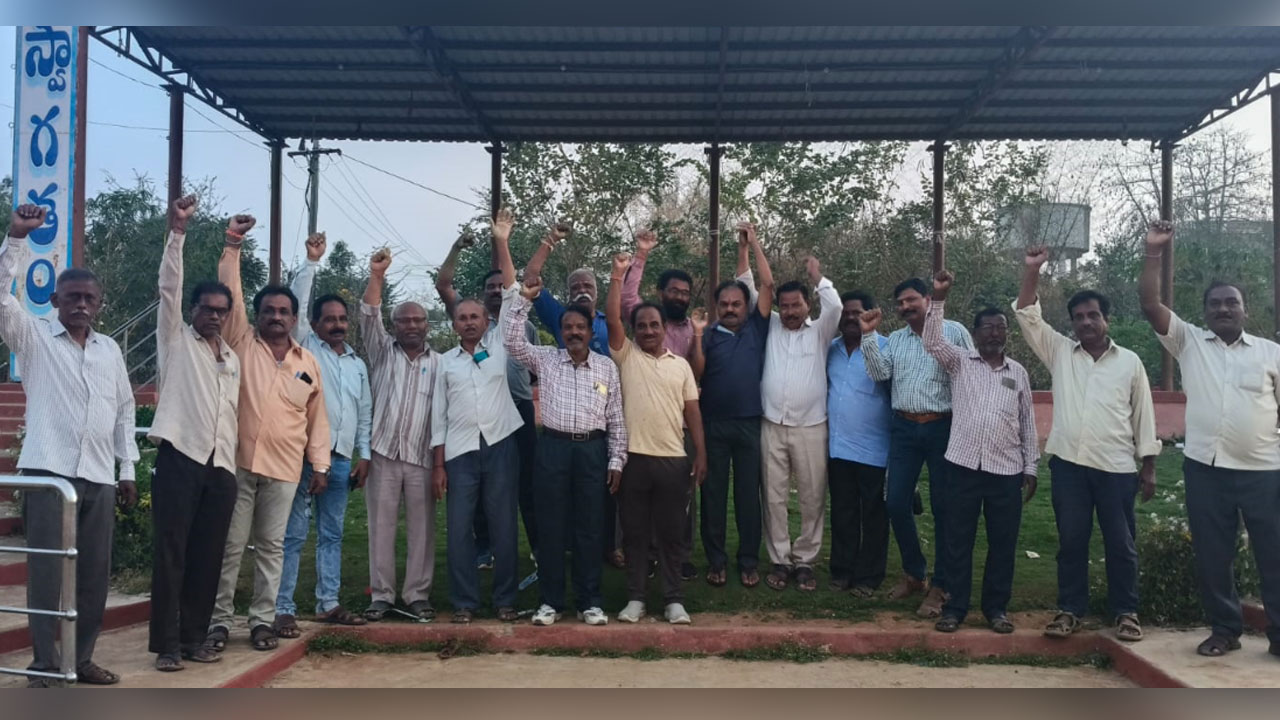 Singareni | సింగ‌రేణిలో పెన్ష‌న‌ర్ల స‌మ‌స్య‌లు ప‌రిష్క‌రించాలి.. లేదంటే ఆందోళ‌న‌లు త‌ప్ప‌వు..