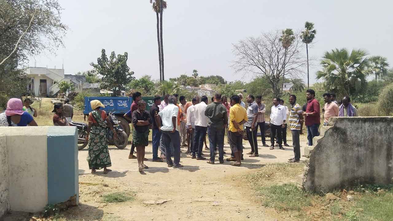 Mission Bhagiratha | తాగునీటి కోసం అధికారులను నిలదీసిన ఎగ్లాస్‌పూర్‌ గ్రామస్తులు